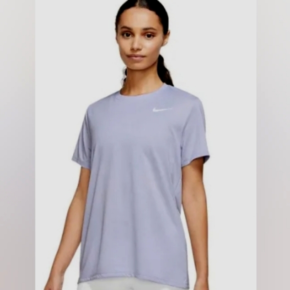 Nike small tee shirt - Picture 1 of 2